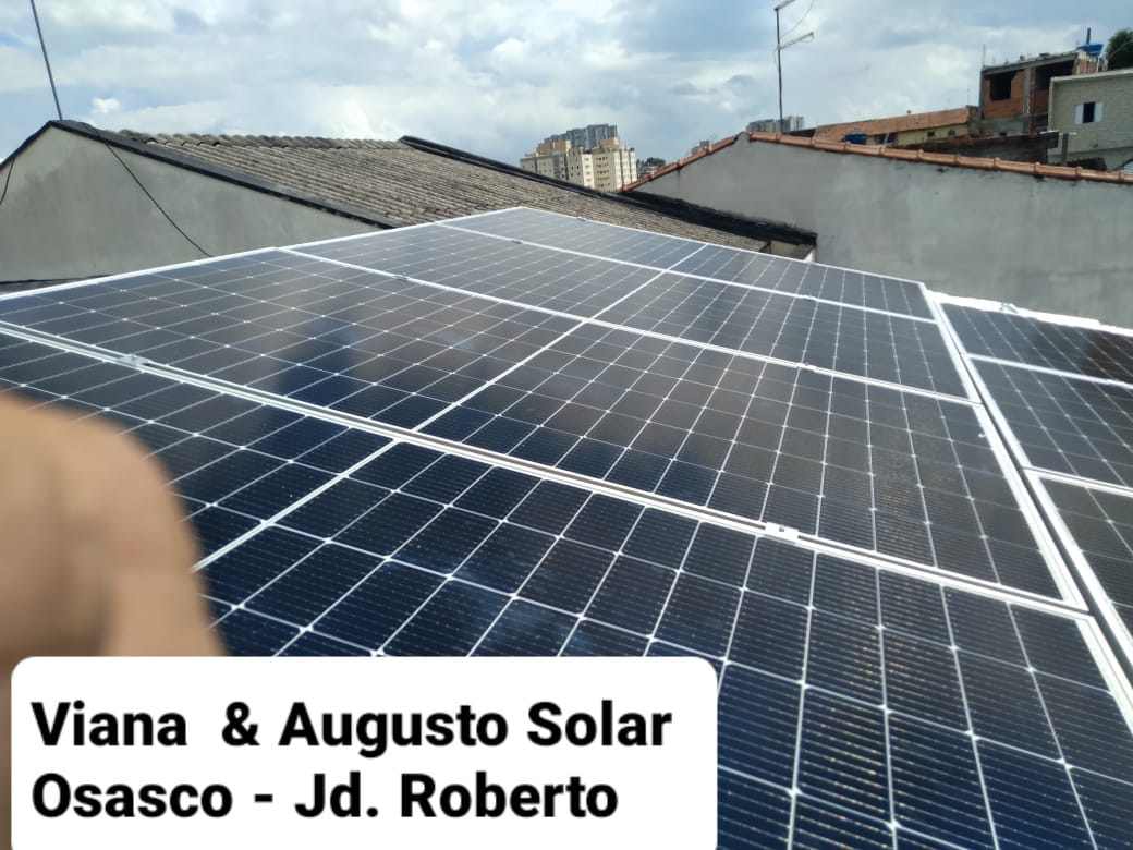 Painéis fotovoltaicos em residência no Jardim Roberto, Osasco