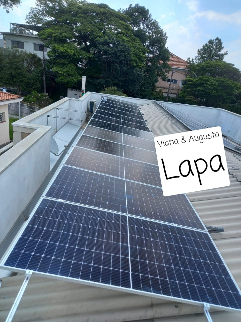 Sistema de painéis solares instalado em imóvel residencial na Lapa, São Paulo