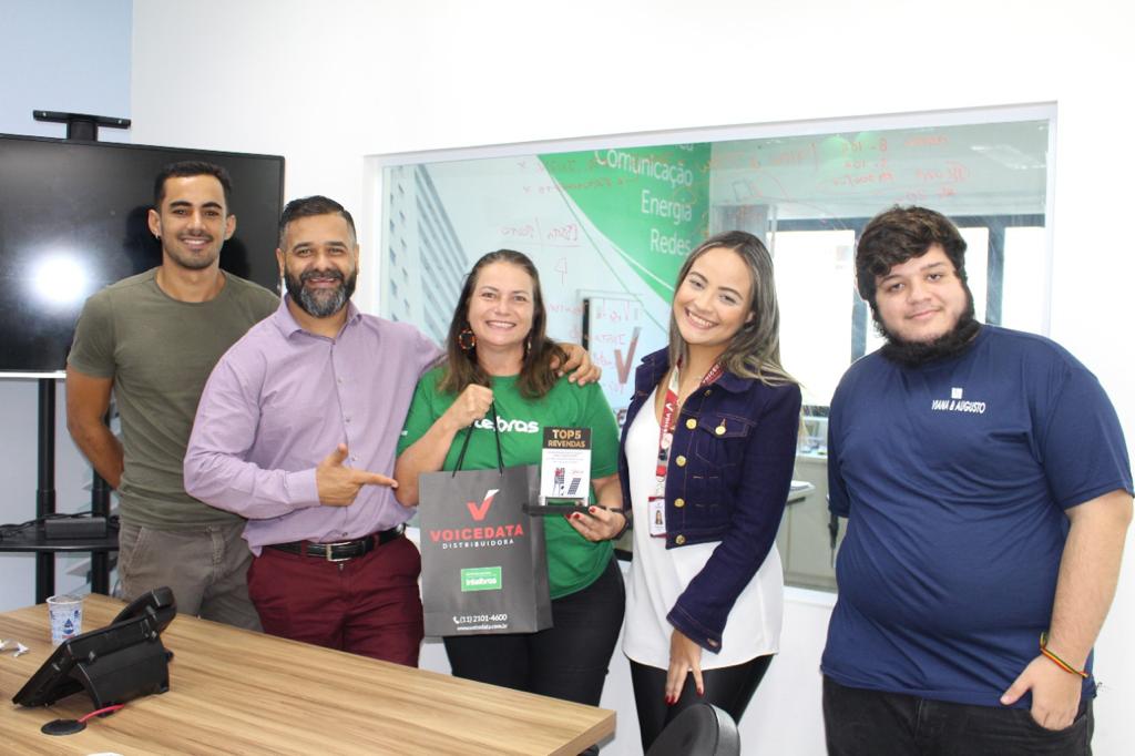 Equipe Viana & Augusto em reconhecimento de parceria no setor